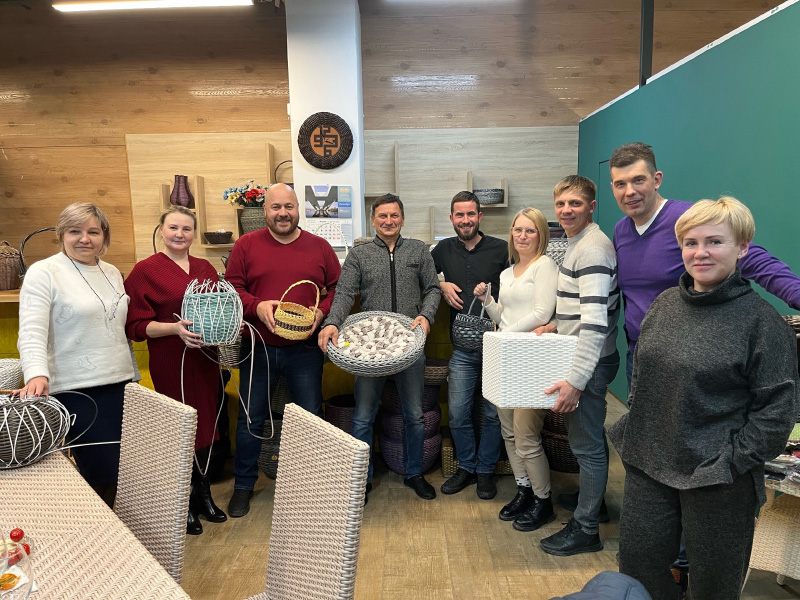 В гостях у мебельщика